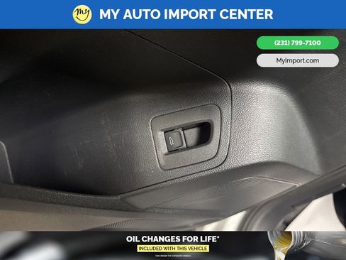 Used 2020 Volkswagen Atlas Cross Sport SE w/ Towing Package image 12