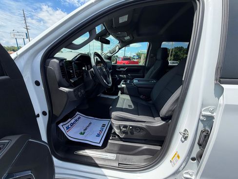 Used 2023 Chevrolet Silverado 1500 LT AWD/4WD image 9