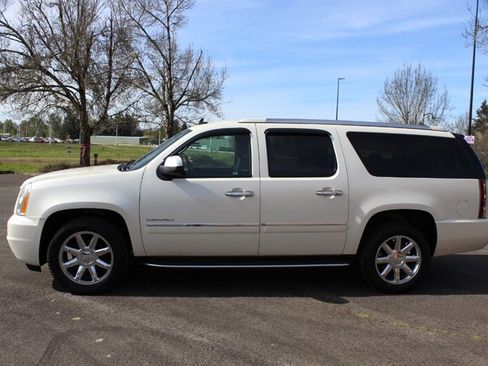 Used 2014 GMC Yukon XL Denali AWD/4WD image 7