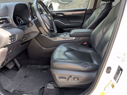 Used 2021 Toyota Highlander Limited FWD image 5