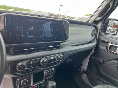 Used 2024 Jeep Wrangler Sport image 11