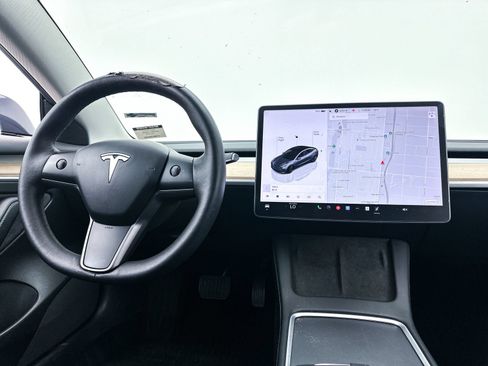 Used 2023 Tesla Model 3 Standard Range RWD image 3