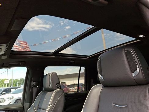 Used 2022 Cadillac Escalade ESV Sport w/ LPO, ONYX Package AWD/4WD image 14