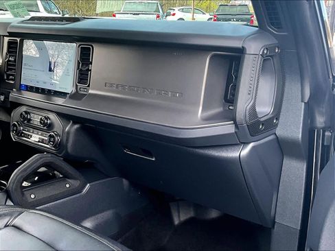 Used 2025 Ford Bronco Badlands image 13