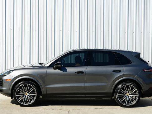 Used 2023 Porsche Cayenne AWD/4WD image 9