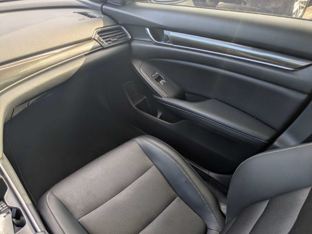 Used 2018 Honda Accord Sport image 21
