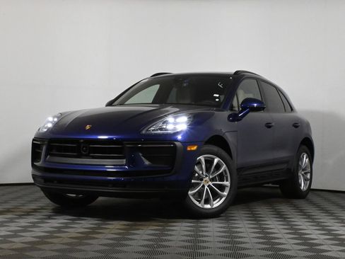 Used 2025 Porsche Macan AWD/4WD image 1