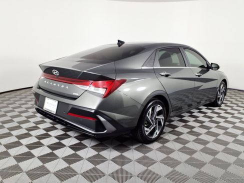 Certified 2024 Hyundai Elantra Limited FWD image 4