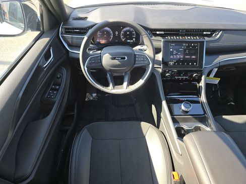 New 2025 Jeep Grand Cherokee Altitude image 27