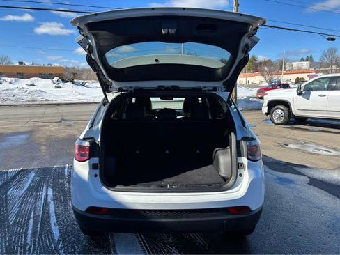 Used 2024 Jeep Compass Latitude AWD/4WD image 8