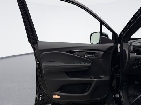 Used 2026 Honda Ridgeline Black Edition image 9