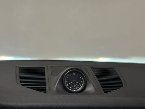 Certified 2026 Porsche Macan AWD/4WD image 17