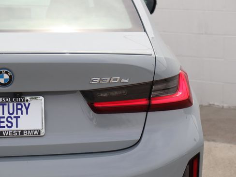 Used 2023 BMW 330e image 5