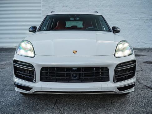 Used 2021 Porsche Cayenne Turbo S AWD/4WD image 4