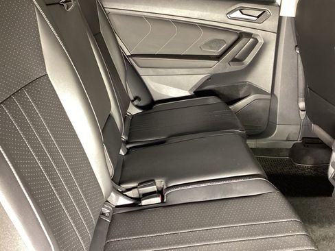 Used 2022 Volkswagen Tiguan SE image 5