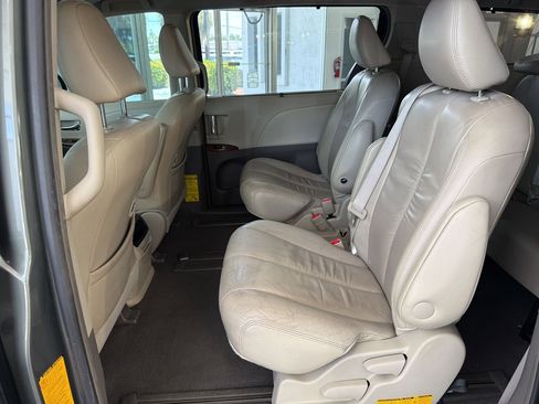 Used 2011 Toyota Sienna XLE FWD image 15