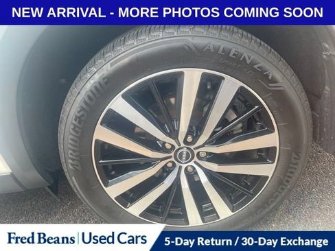 Used 2024 Nissan Pathfinder Platinum w/ Black Appearance Package AWD/4WD image 12