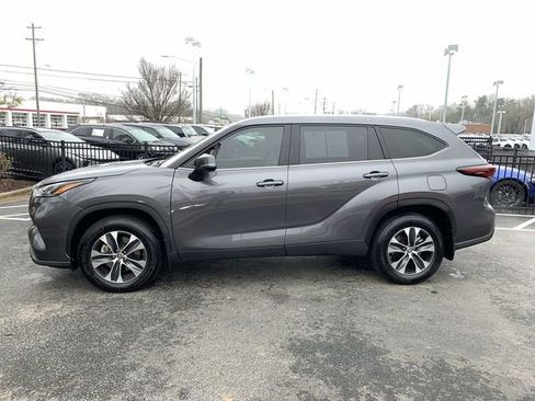Used 2024 Toyota Highlander XLE image 5