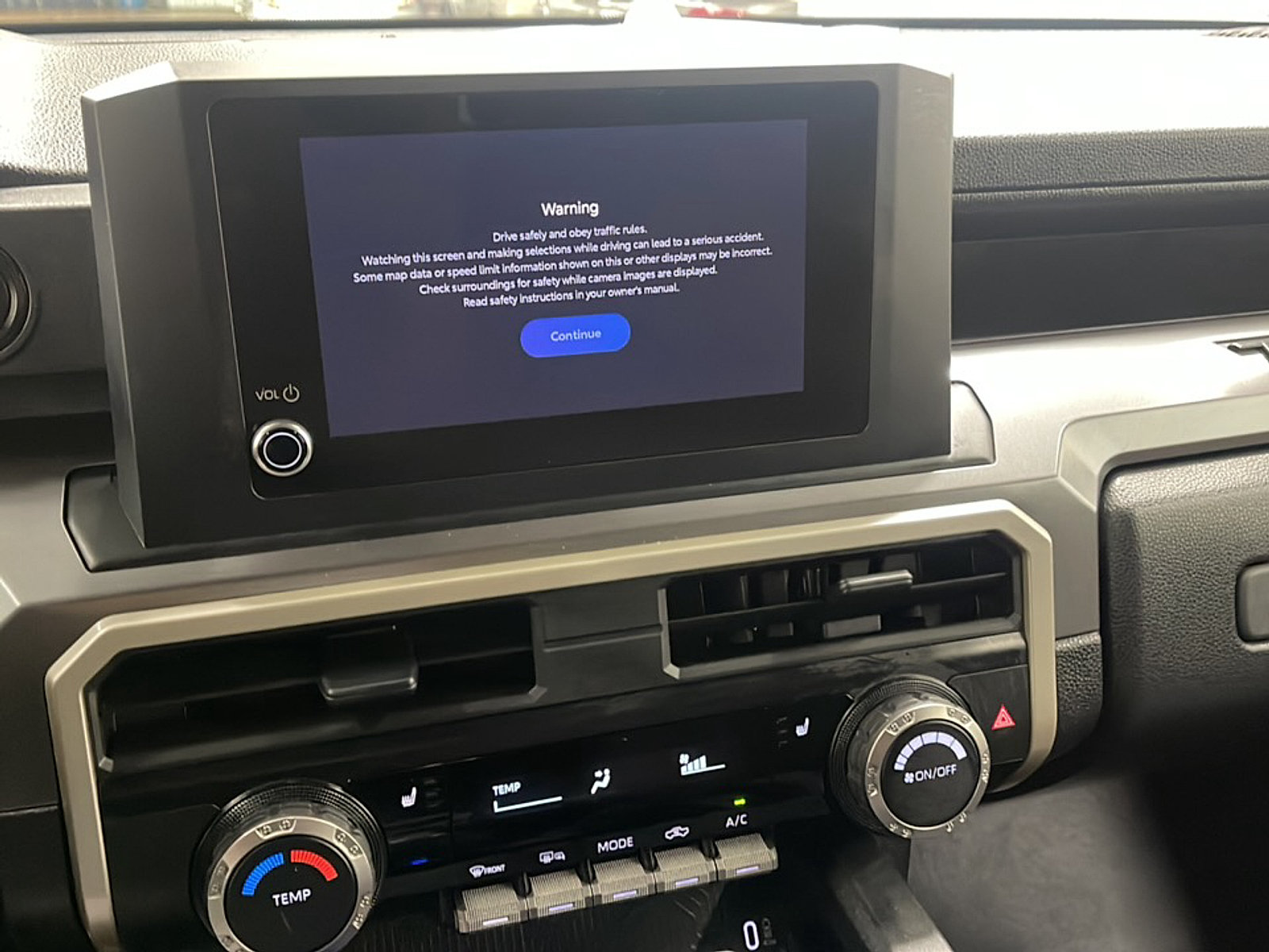 Used 2025 Toyota Tacoma SR5 AWD/4WD image 8