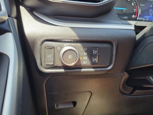 Used 2021 Ford Explorer XLT w/ Equipment Group 202A AWD/4WD image 19