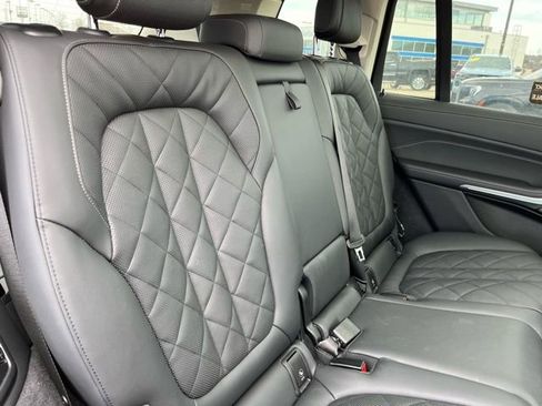 Used 2025 BMW X7 xDrive40i image 22
