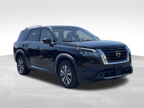 Used 2023 Nissan Pathfinder SL AWD/4WD image 3