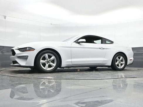 Used 2018 Ford Mustang Coupe RWD image 45