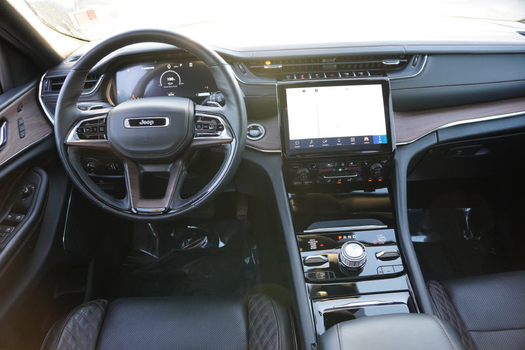 Used 2025 Jeep Grand Cherokee Summit w/ Obsidian Package AWD/4WD image 21