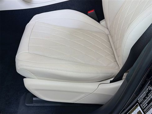 Used 2025 Mercedes-Benz GLS 63 AMG 4MATIC image 23