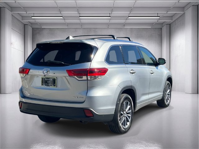 Used 2018 Toyota Highlander XLE AWD/4WD image 3