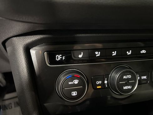 Used 2019 Volkswagen Tiguan SE image 30