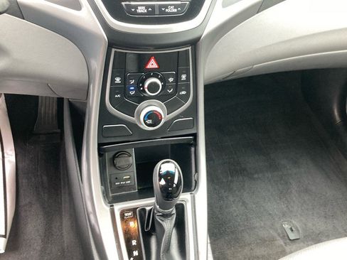 Used 2015 Hyundai Elantra SE w/ Option Group 02 FWD image 12