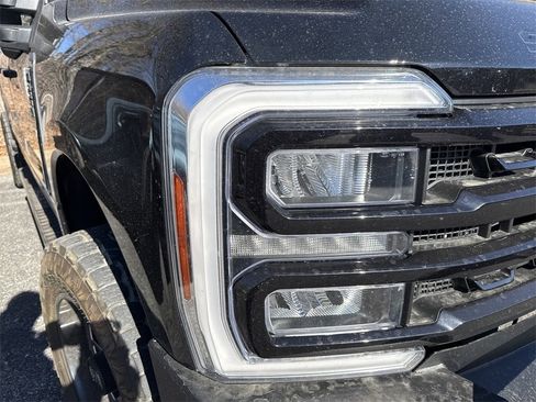 Used 2023 Ford F250 XLT w/ Black Appearance Package image 3