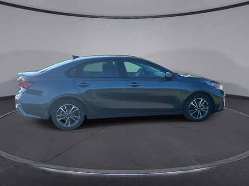 Used 2024 Kia Forte LXS FWD image 9