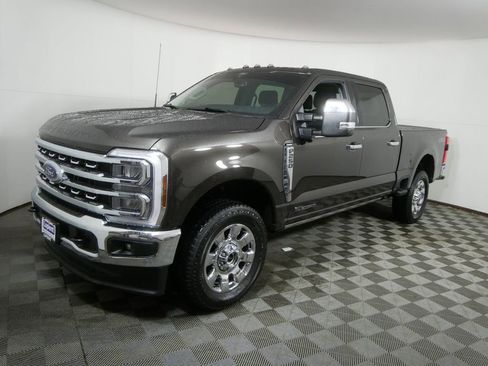 Used 2025 Ford F250 Lariat w/ Chrome Package image 6