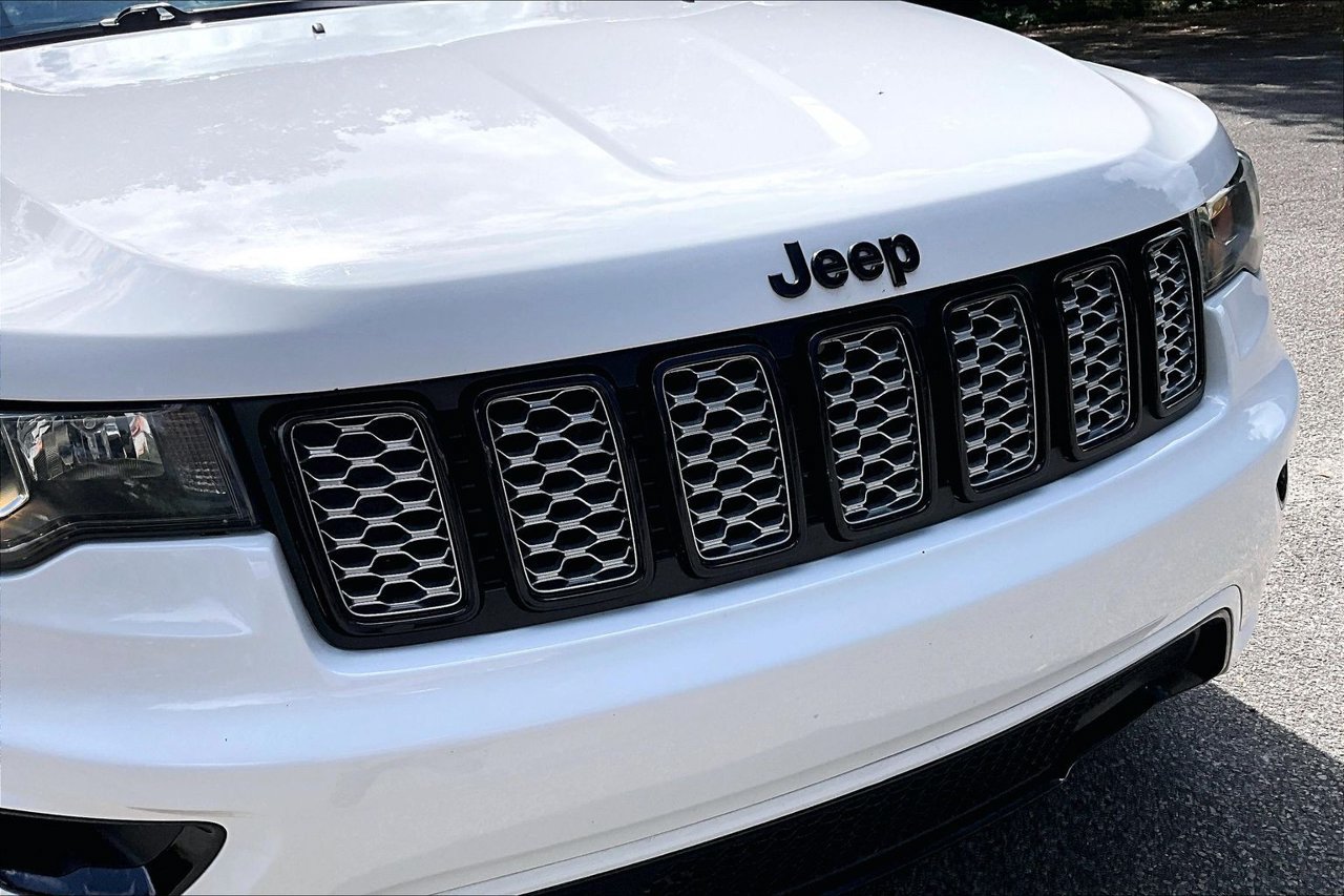Used 2021 Jeep Grand Cherokee Laredo X RWD image 32