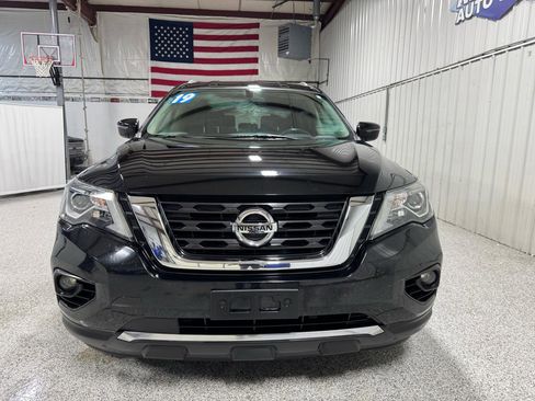 Used 2019 Nissan Pathfinder SV image 3