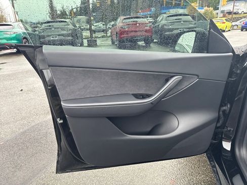 Used 2020 Tesla Model Y Long Range image 16