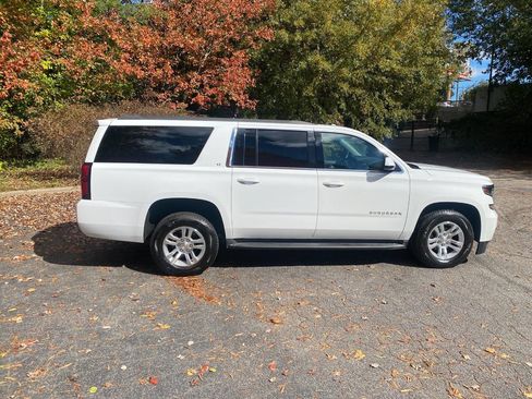 Used 2018 Chevrolet Suburban LT image 4