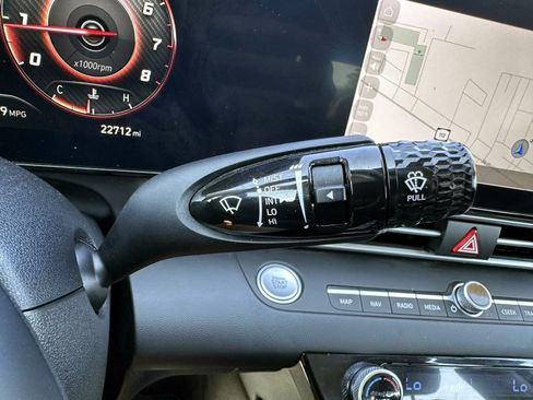 Used 2023 Hyundai Elantra SEL w/ Convenience Package FWD image 18