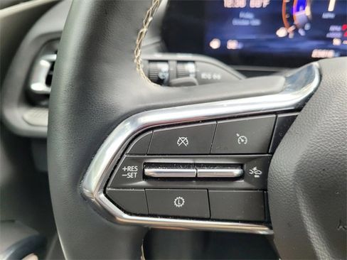 Used 2025 Chevrolet Traverse LT image 38