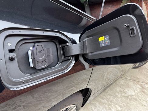 New 2026 BMW iX xDrive60 w/ Premium Package image 26