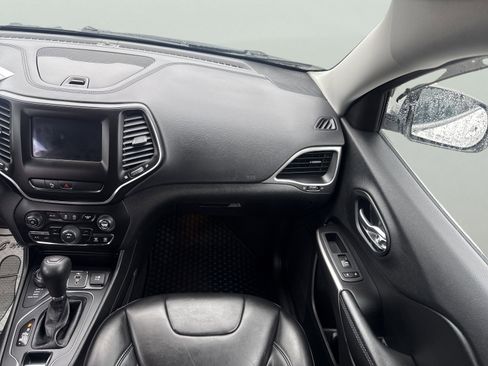 Used 2020 Jeep Cherokee Latitude Plus w/ Cold Weather Group image 13