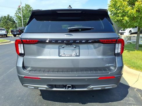 Used 2025 Ford Explorer Active w/ Active Comfort Package AWD/4WD image 5