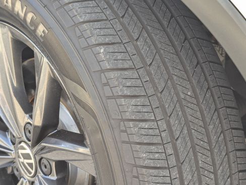 Used 2022 Volkswagen Tiguan SE image 31