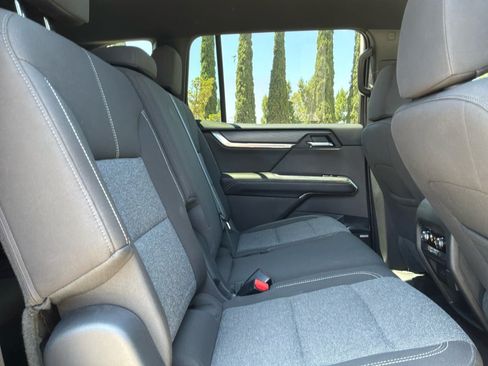 Used 2025 GMC Acadia Elevation FWD image 18
