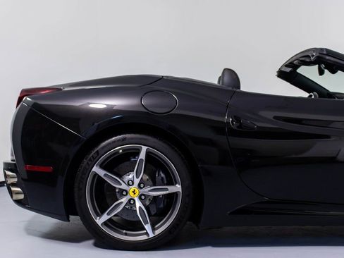 Used 2014 Ferrari California image 17