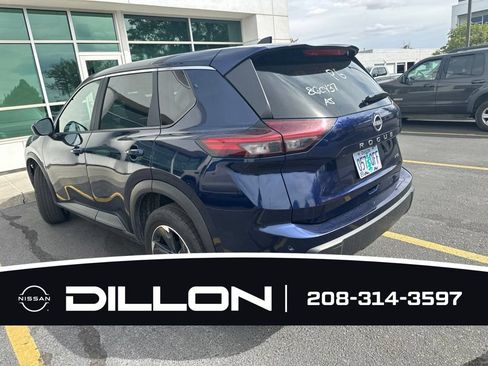 Used 2025 Nissan Rogue SV AWD/4WD image 4
