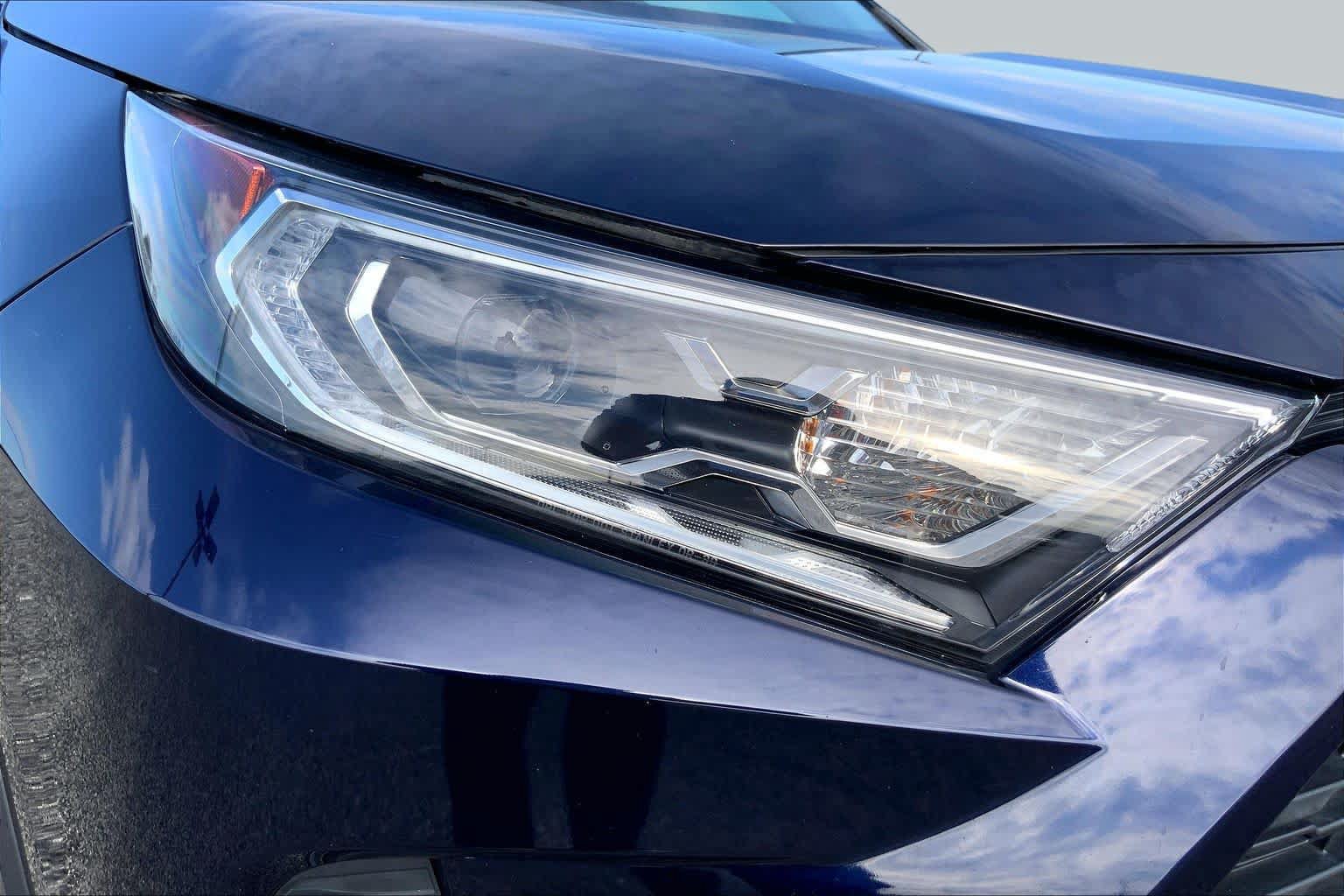Used 2021 Toyota RAV4 XLE Premium AWD/4WD image 27