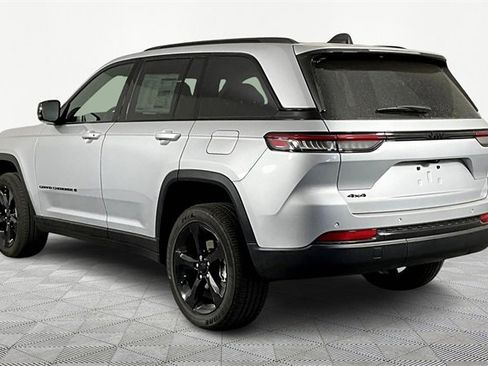 New 2025 Jeep Grand Cherokee Altitude image 4